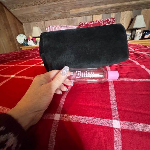 Juicy Couture Black Velvet Cosmetic Bag w/ Rhinestone Belt & Pink Lining. - Picture 4 of 4